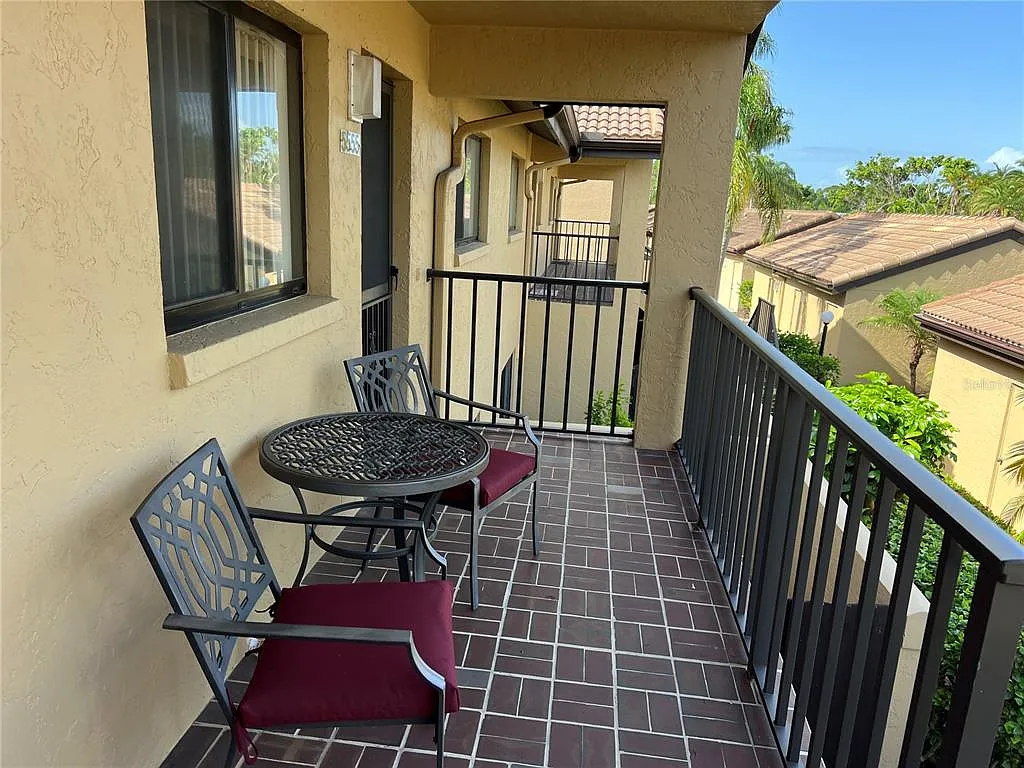 2 bed, 2.0 bath, 1232 sqft, $3,700 — Photo 3