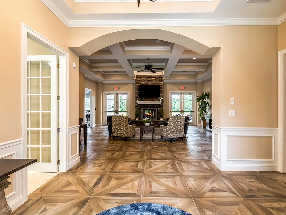 Bayside Country Club Apartments