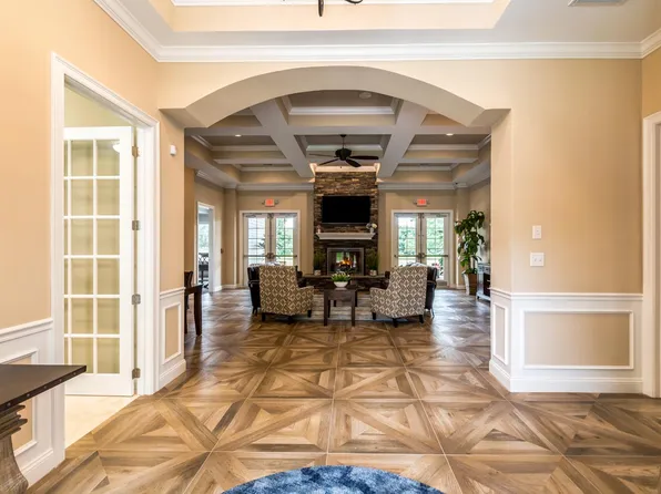 Bayside Country Club Apartments