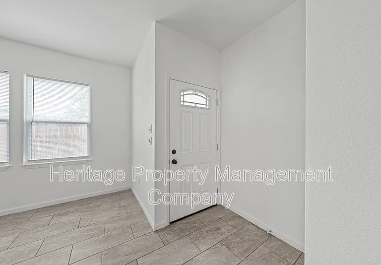 323 Gabriel #1-unit 201 — Photo 4