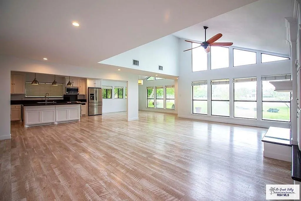 5 bed, 5.0 bath, 5000 sqft, $4,200 — Photo 3