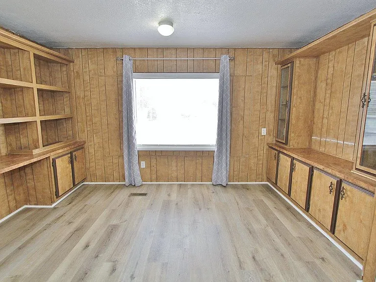 422 Elder Ave — Photo 12
