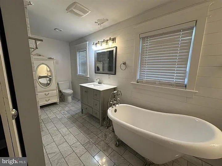 11809 Rivershore Dr — Photo 2