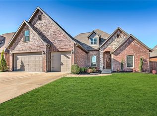 6410 S 41st St, Rogers, AR 72758