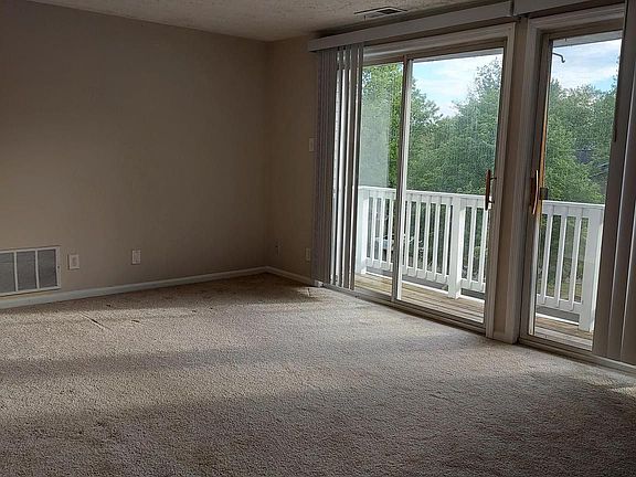 5th image of 158 Kenwood Dr