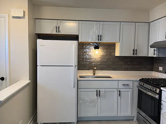 3rd image of 113 Prairie Ave APT 1