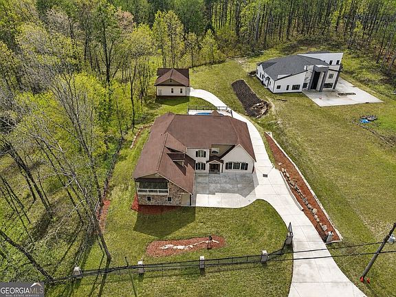 2nd image of 3944 Hamilton Mill Rd