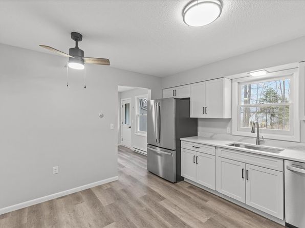 215 Martindale Rd, Shelburne, VT 05482