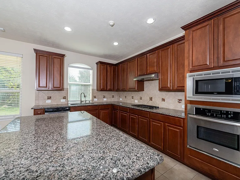 6402 Addlestone Ridge Ln — Photo 4