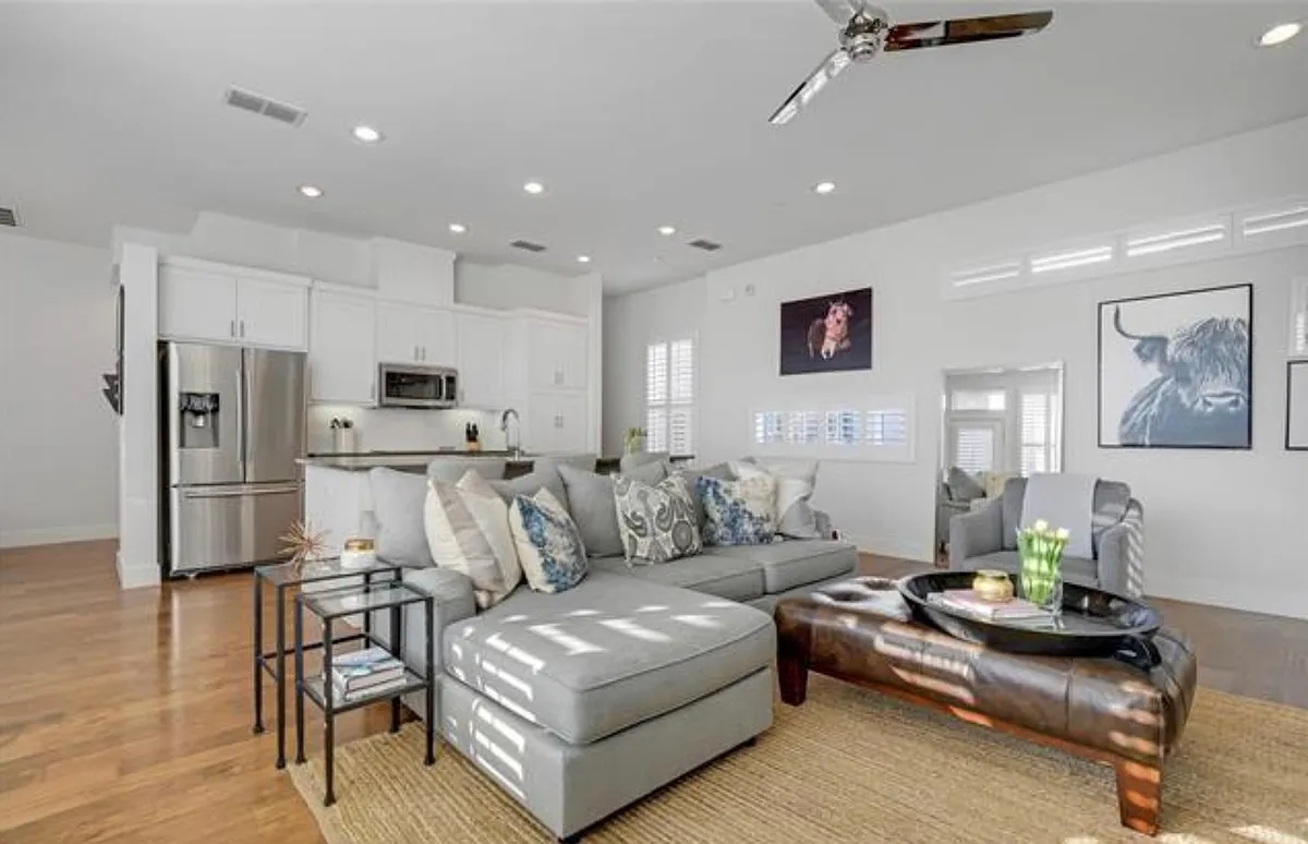 Living room. - 2425 Thatcher Dr