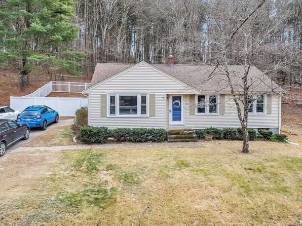 35 Hartford Ave N, Upton, MA 01568