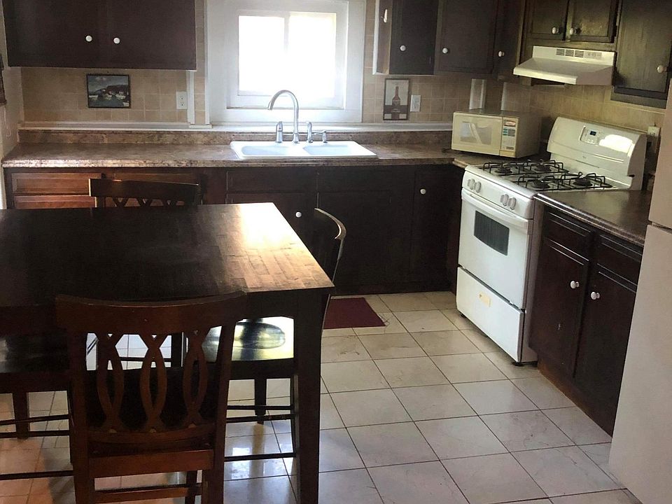 2nd image of 101 2nd St APT 1