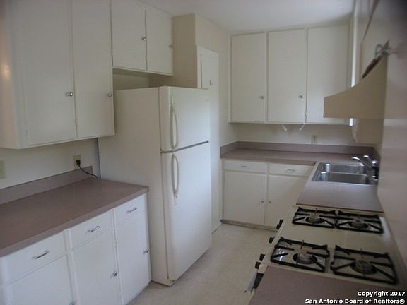 3rd image of 6398 Kings Crown St