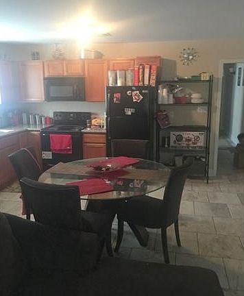 3rd image of 2652 Jonquil St