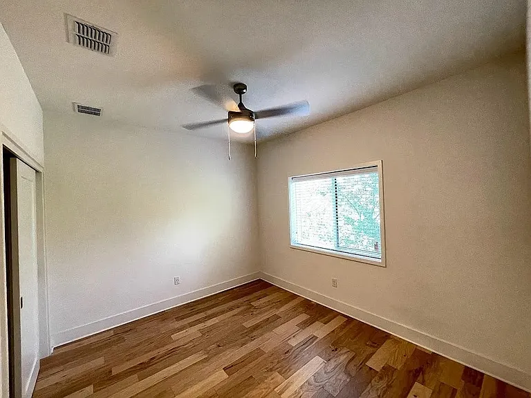 2101 Montopolis Dr #20 — Photo 8