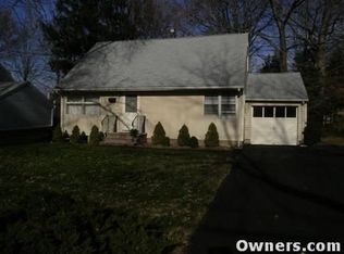 31 Oakland Ave, West Caldwell, NJ 07006