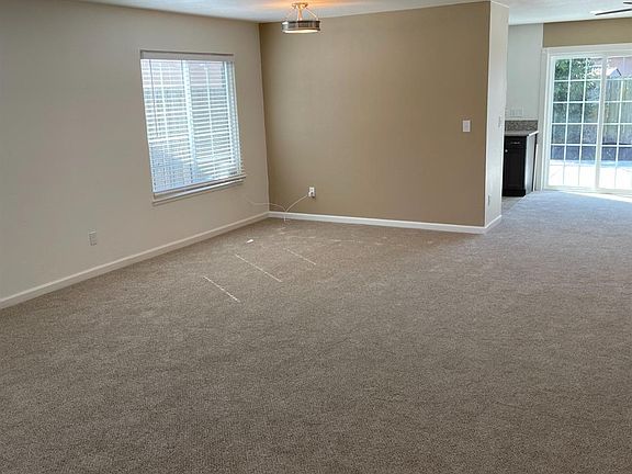 4th image of 979 Aster Drive