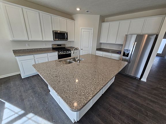 5th image of 2377 Pine Valley Dr