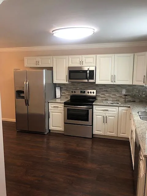 3 bed, 1177 sqft, $1,700 — Photo 2