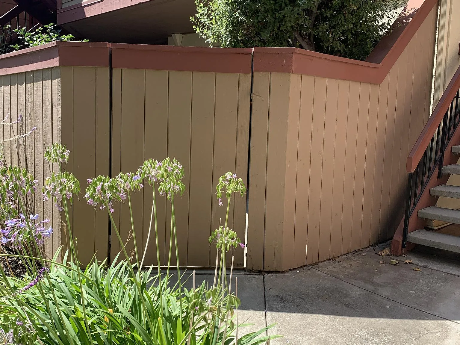 217 E Warren Cmn — Photo 2