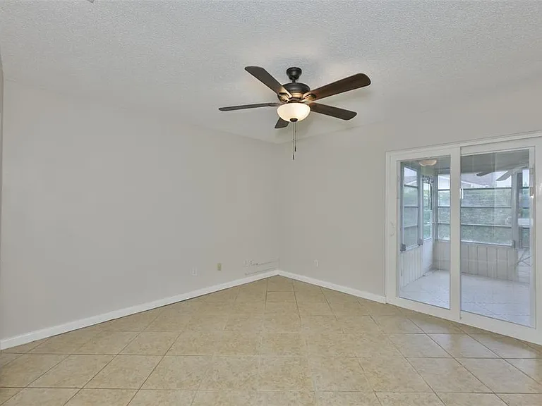 207 Islip Way — Photo 12