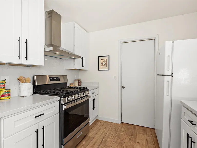 4127 Siskiyou Ave — Photo 9