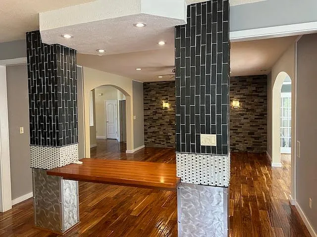 2565 Kentucky Derby Dr — Photo 9