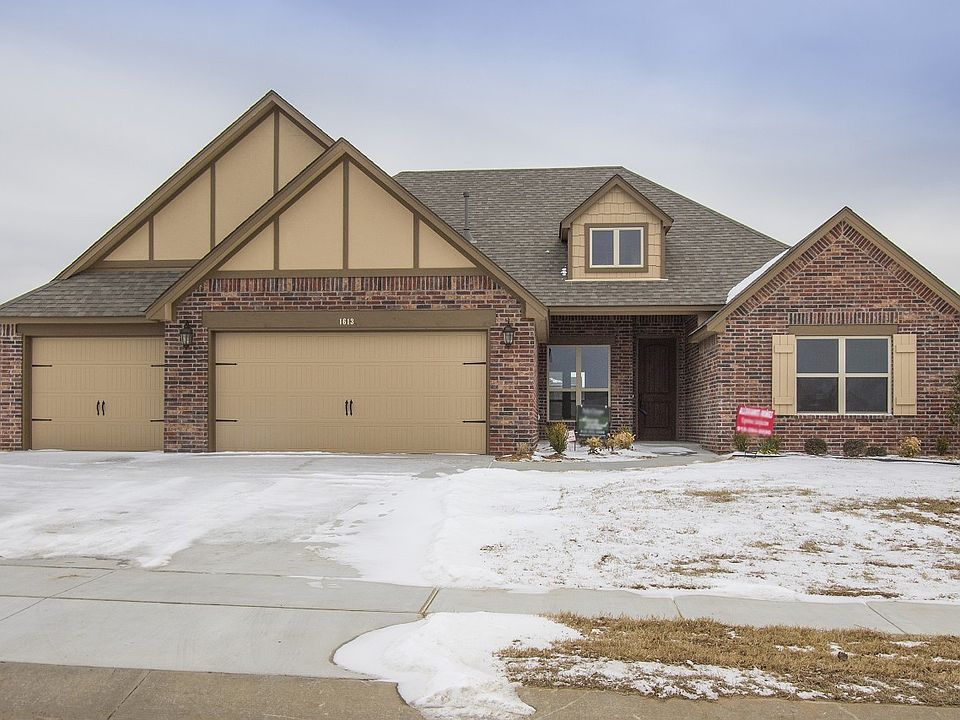 Beautiful home with3-car tandem garage