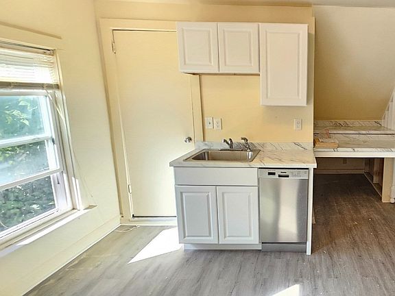 4th image of 53 Taylor Ave #3