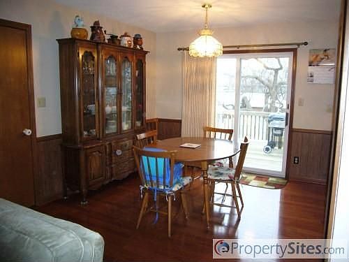 4th image of 2110 Iris Dr