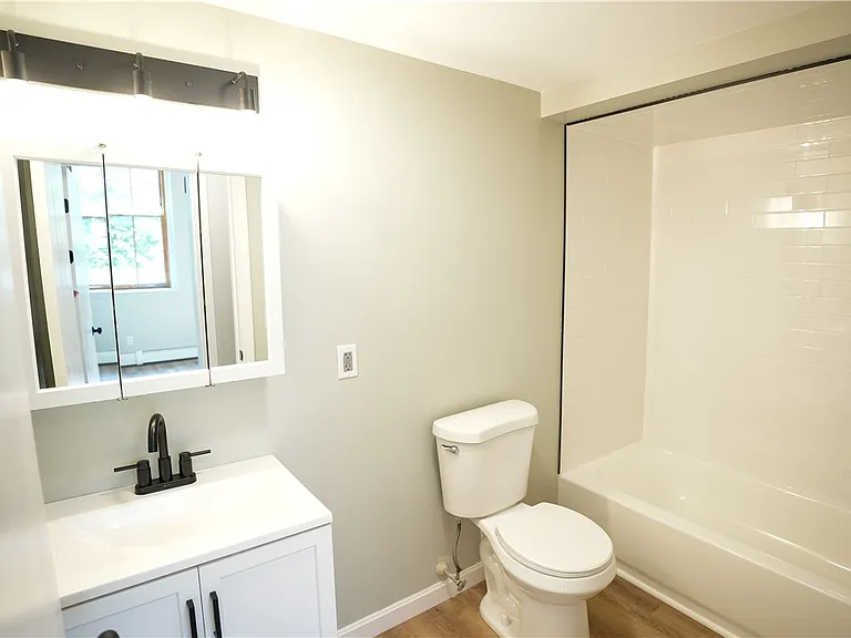 366 Main St #101 — Photo 9