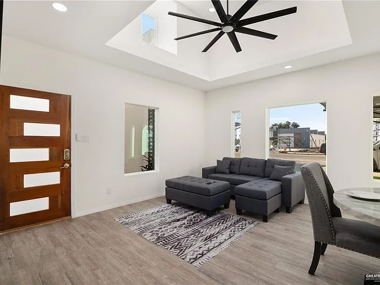 1605 Karen Dr #A1 — Photo 2
