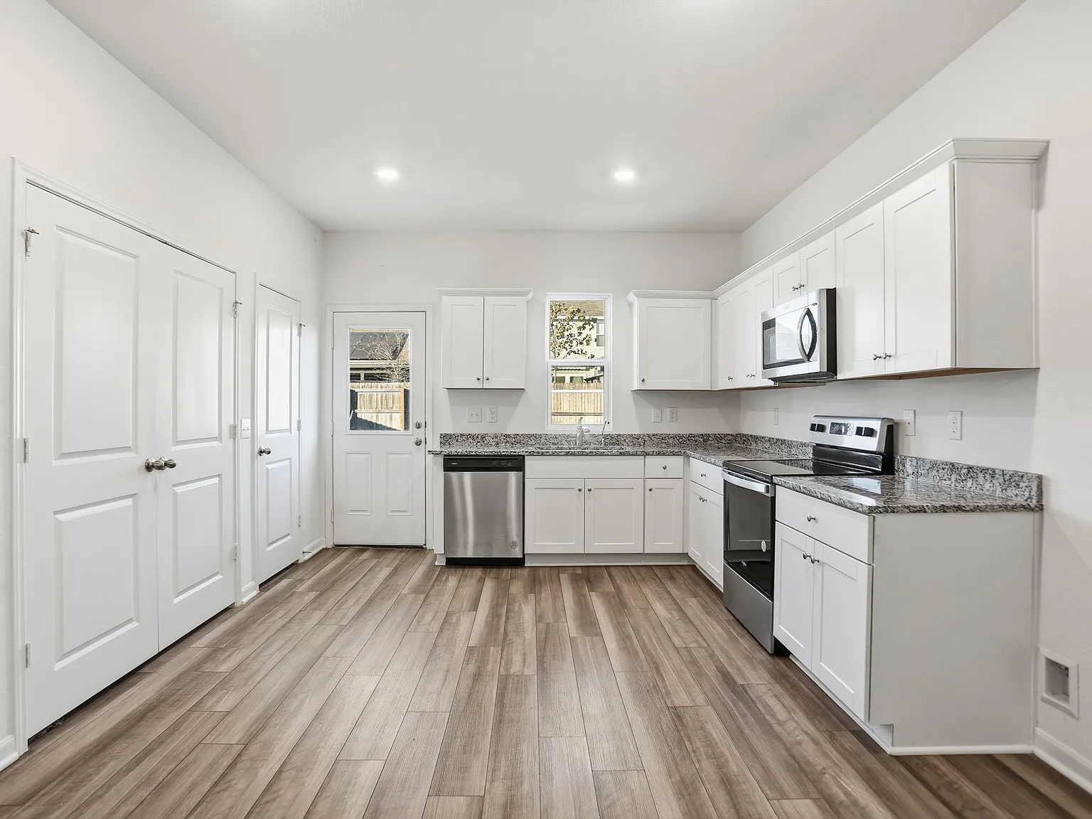 3 bed, 1211 sqft, $1,750 — Photo 3