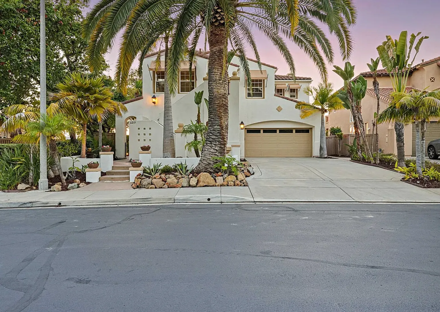 4 bed, 4.5 bath, 3906 sqft, $7,980 — Photo 1