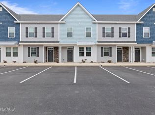 605 Windsurfing Ln, Sneads Ferry, NC 28460