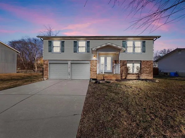 3839 Duchess Dr, Saint Charles, MO 63304