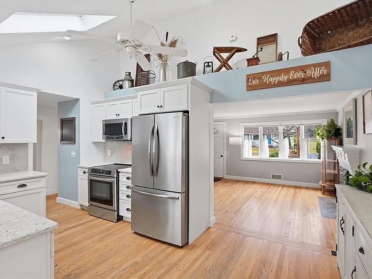 223 Edgewater Dr — Photo 14