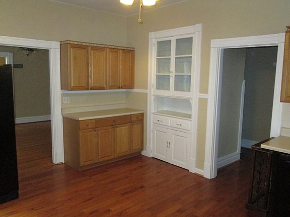 4th image of 4957 Lansdowne Ave