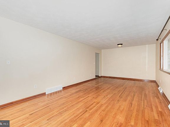 5th image of 20 Chestnut St
