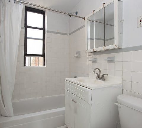 5th image of 332 E 84th St APT 6C