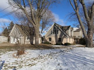 4022 W Lake Shore Dr, Wonder Lake, IL 60097