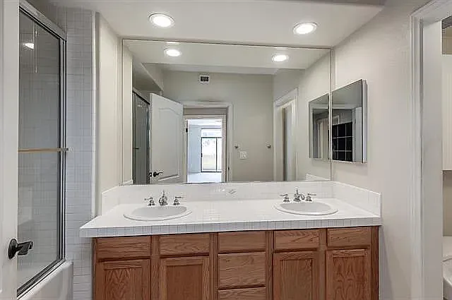 2 bed, 1421 sqft, $2,300 — Photo 3