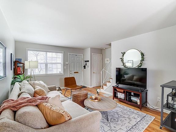 4th image of 215 Delhi Ave APT L
