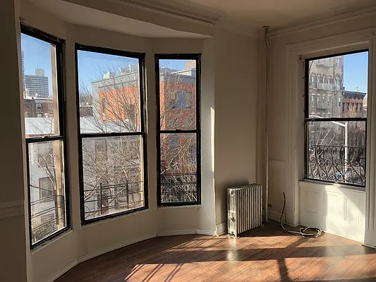 Rented by Avi Realty Manhattan | media 32