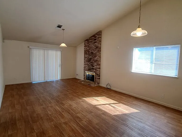 801 Capistrano Dr — Photo 6