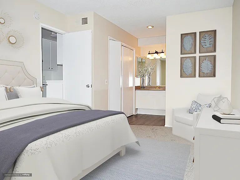 Los Feliz Summit Apartments — Photo 3