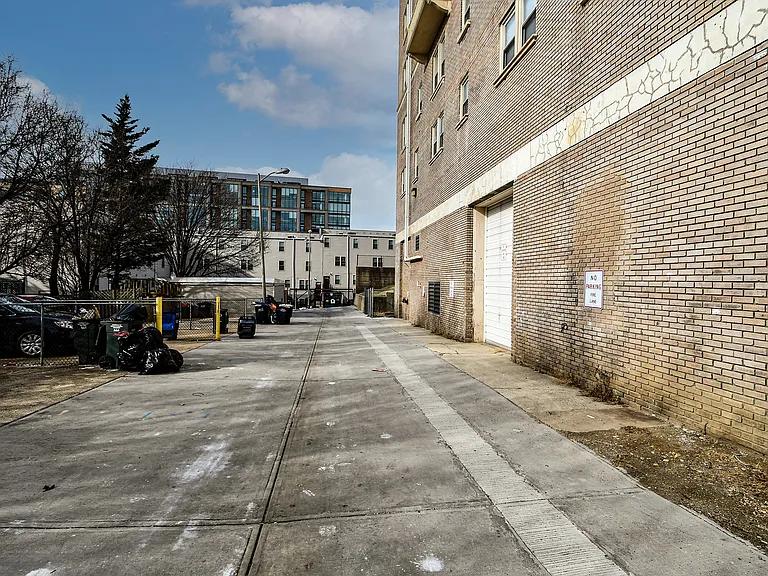 1319 Belmont St NW — Photo 28