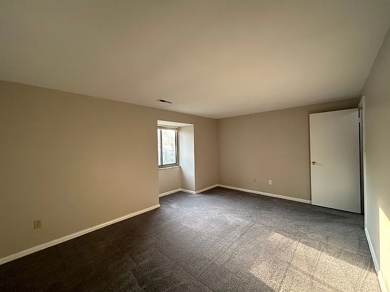 Coventry Court Townhomes — Photo 38