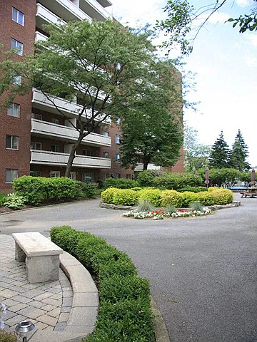 Regency Towers — Photo 2