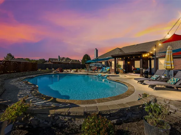 112 Springfield Ln, Waxahachie, TX 75165